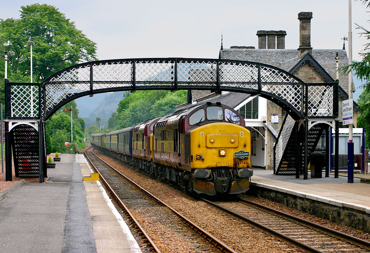 37406 & 37410 Dunkeld & Birnam 11 June 2007