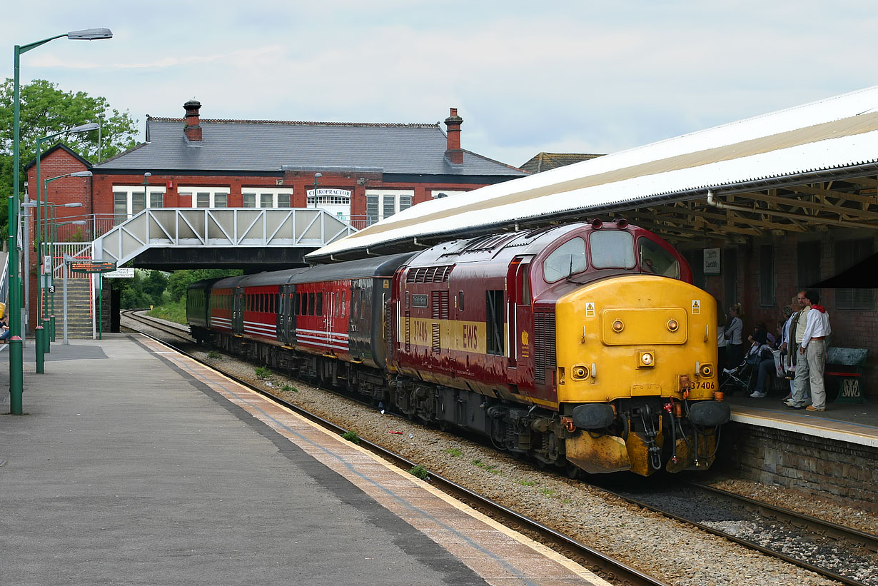 37406 Caerphilly 12 June 2004