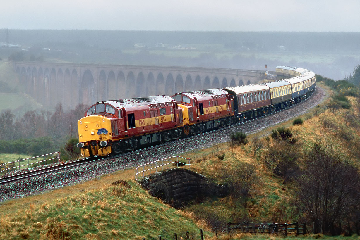 37413 & 37405 Culloden Viaduct 5 April 1998