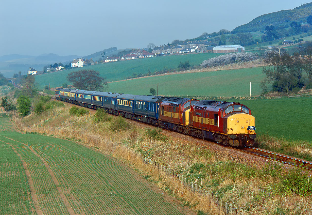 37418 & 37411 Easter Clunie 18 April 2003