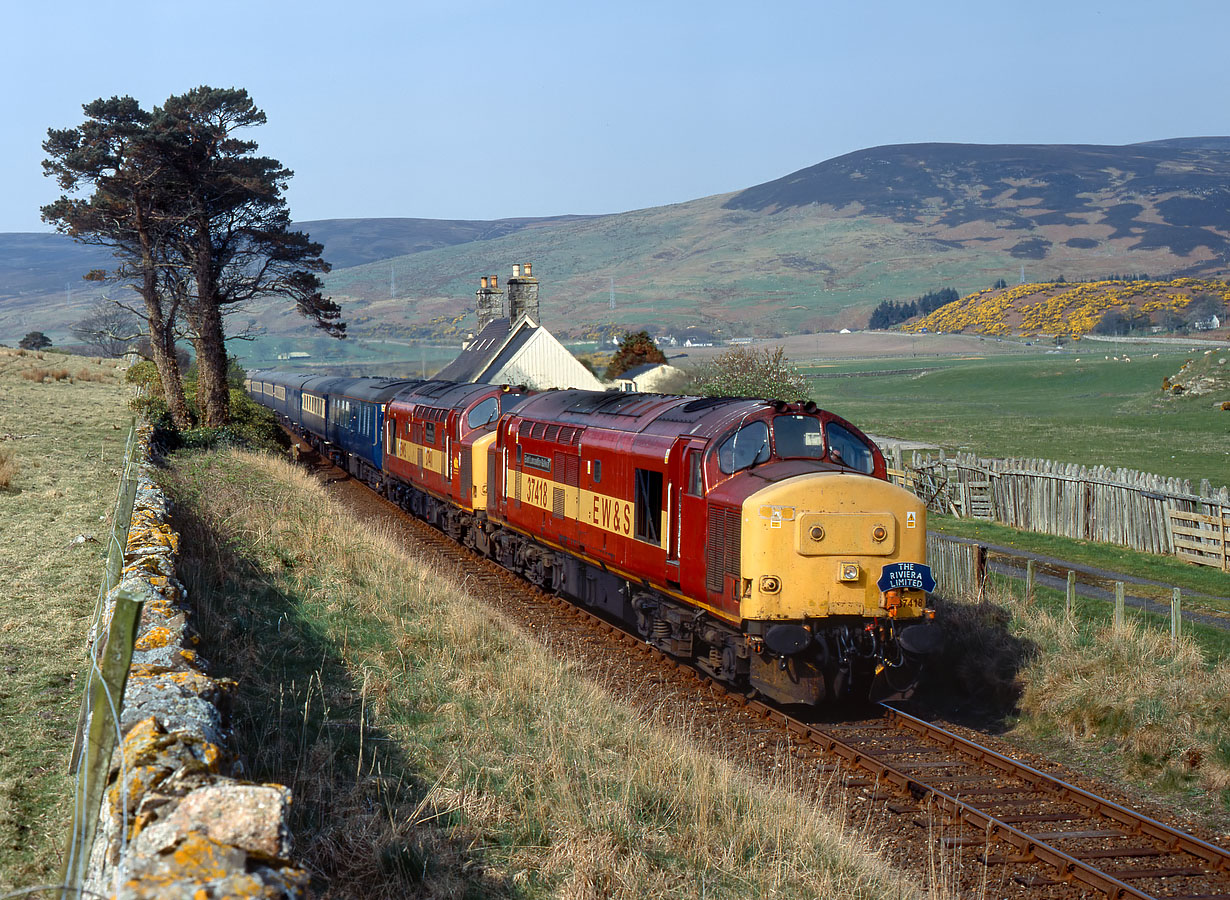 37418 & 37411 Loth 19 April 2003