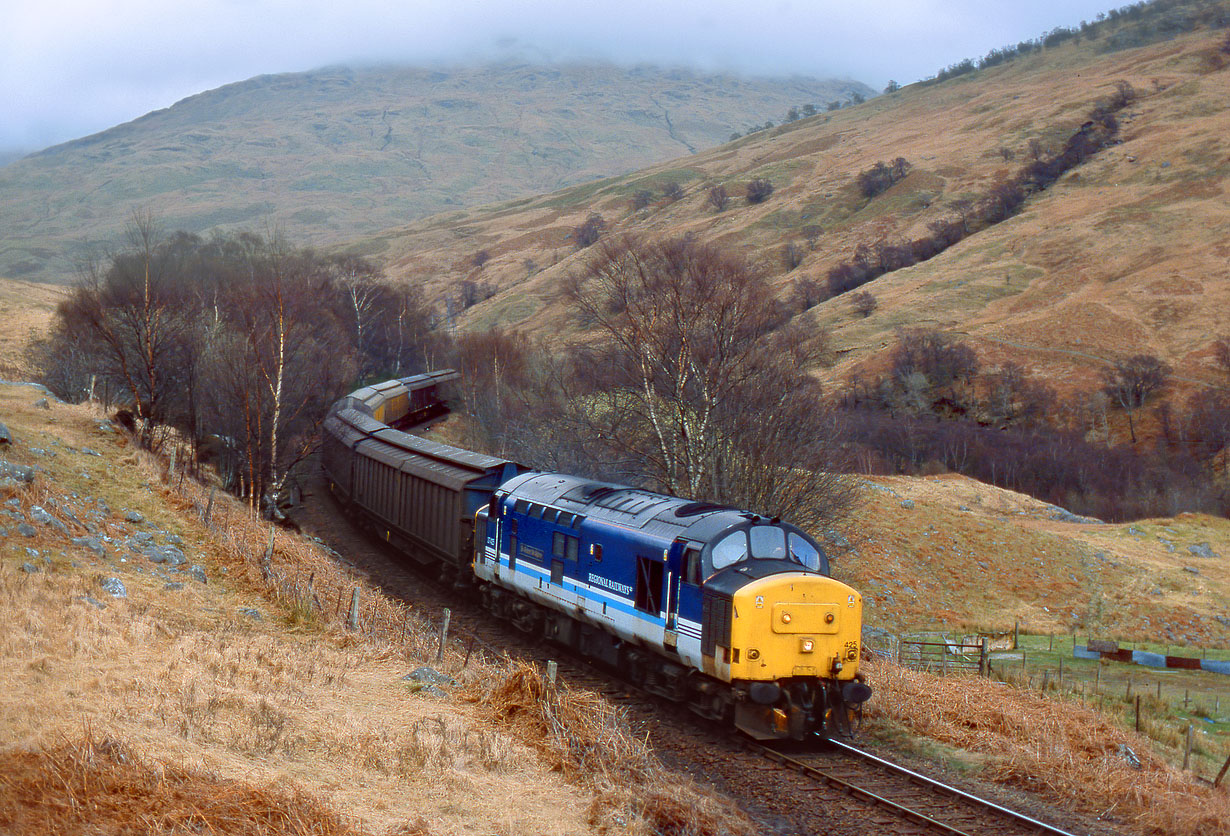 37425 Glen Falloch 10 April 2000