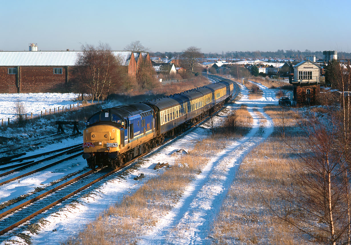 37429 Mold Junction 30 December 2000