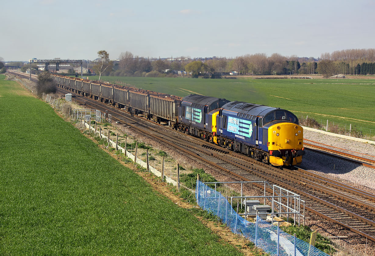 37510 & 37667 Harrowden Junction 21 April 2010