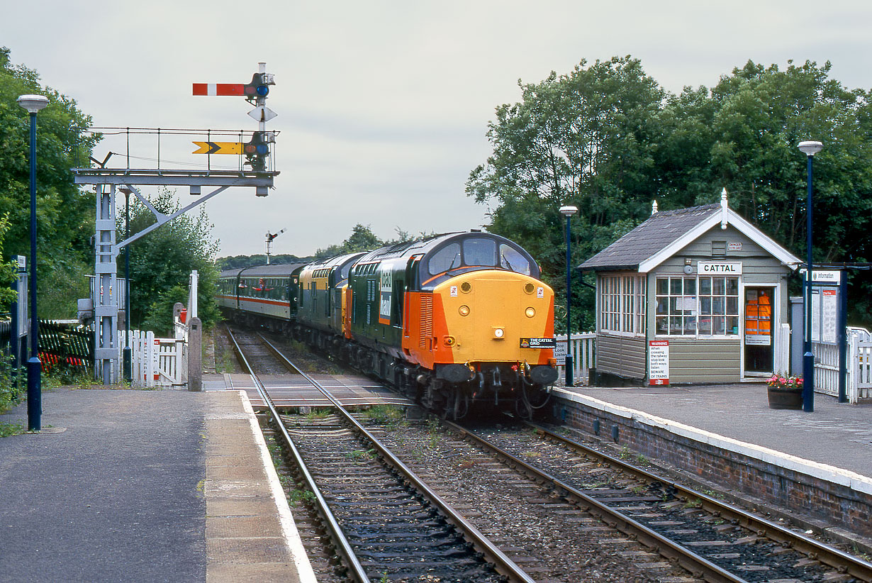 37517 & 37095 Cattal 1 July 1995
