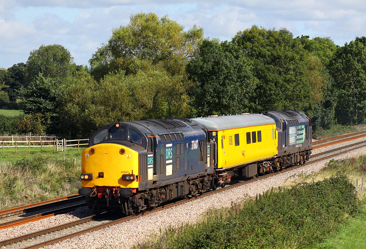 37607 & 37611 Langley Burrell 12 September 2010