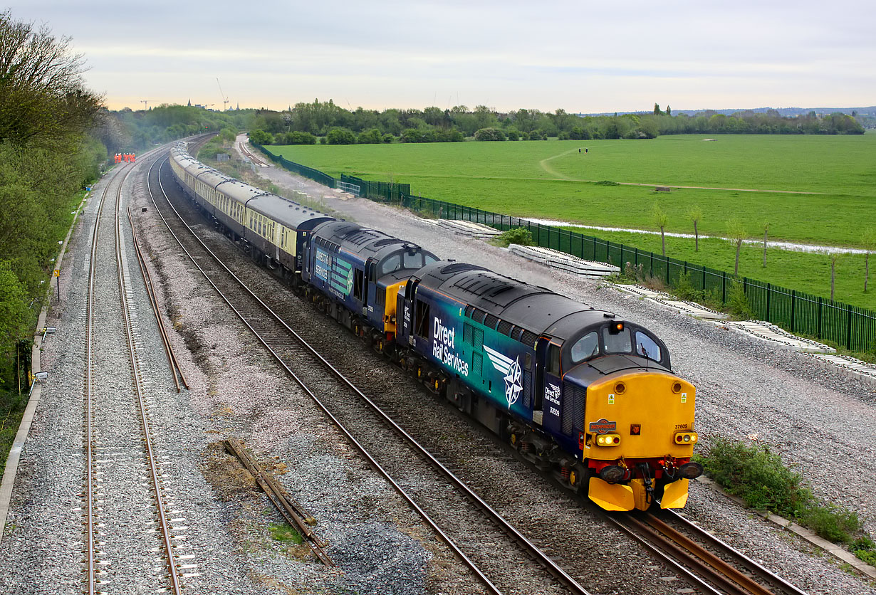 37609 & 37259 Wolvercote 14 April 2017