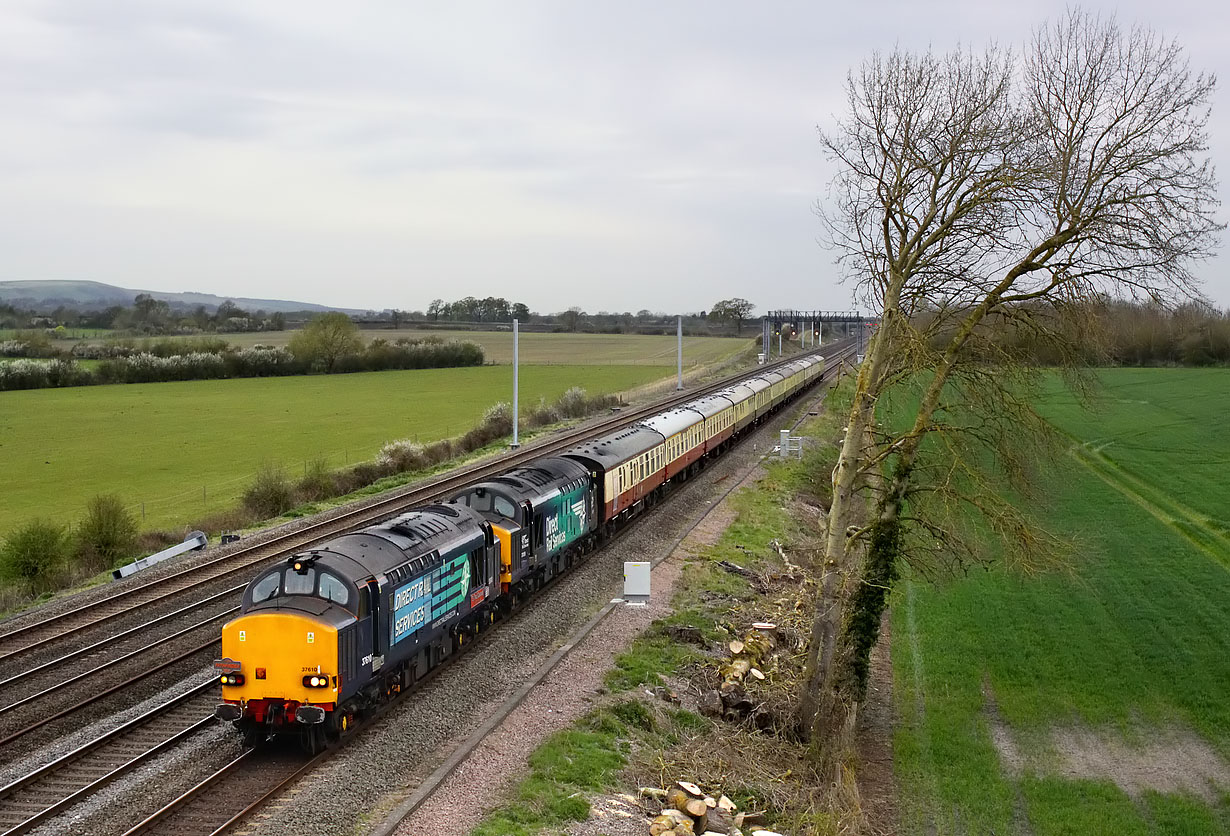 37610 & 37059 Denchworth (Circourt Bridge) 22 April 2016