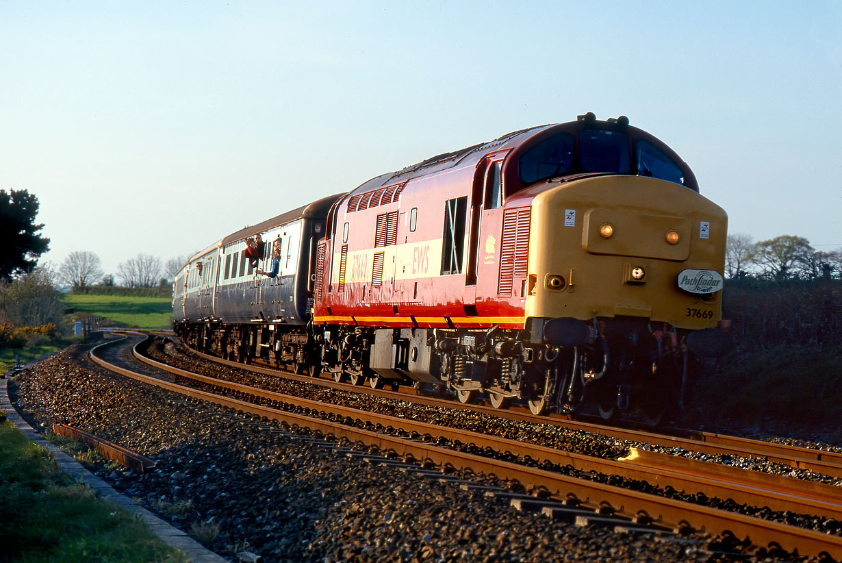 37669 Trerulefoot 3 May 1998