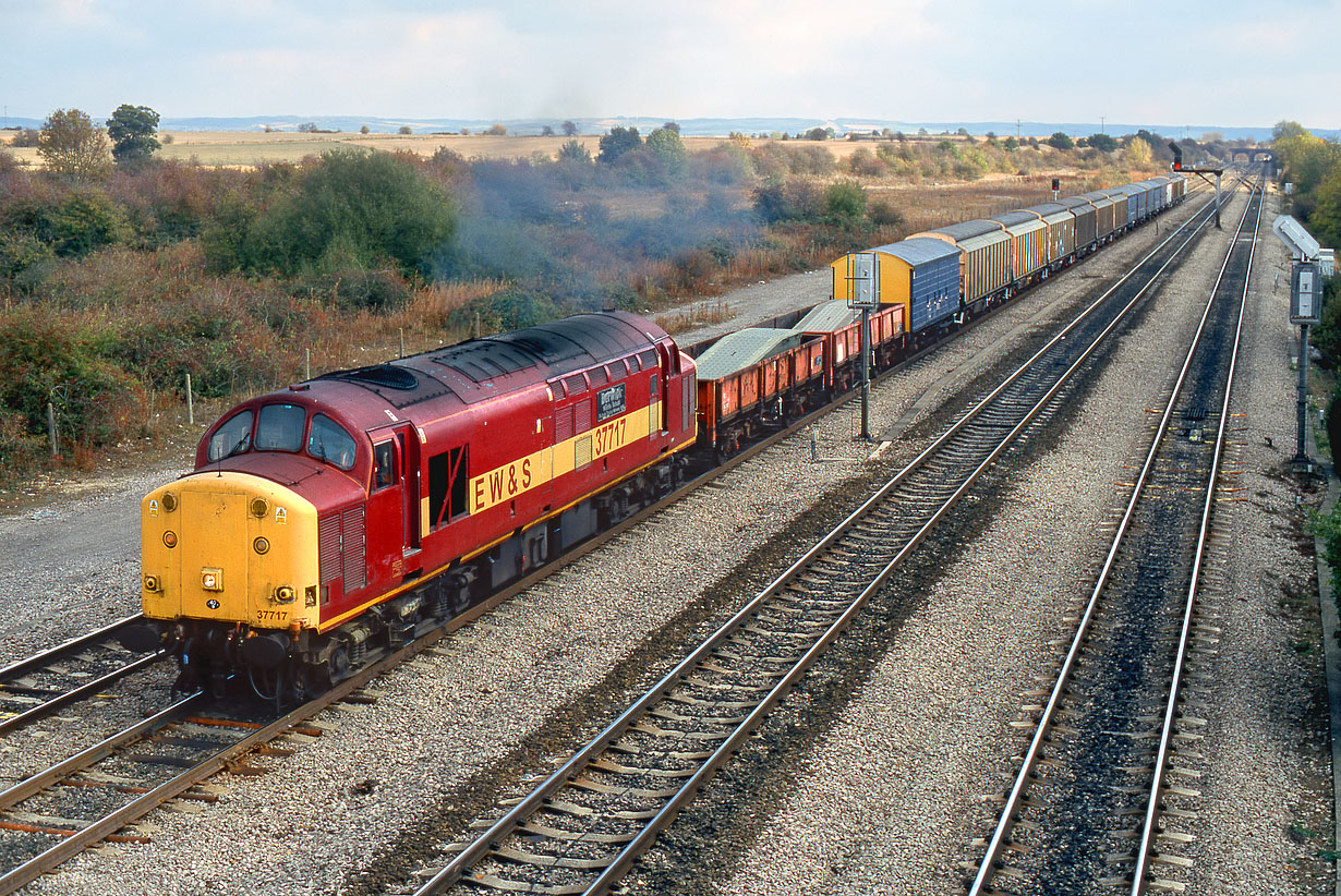 37717 South Moreton (Didcot East) 28 October 2003