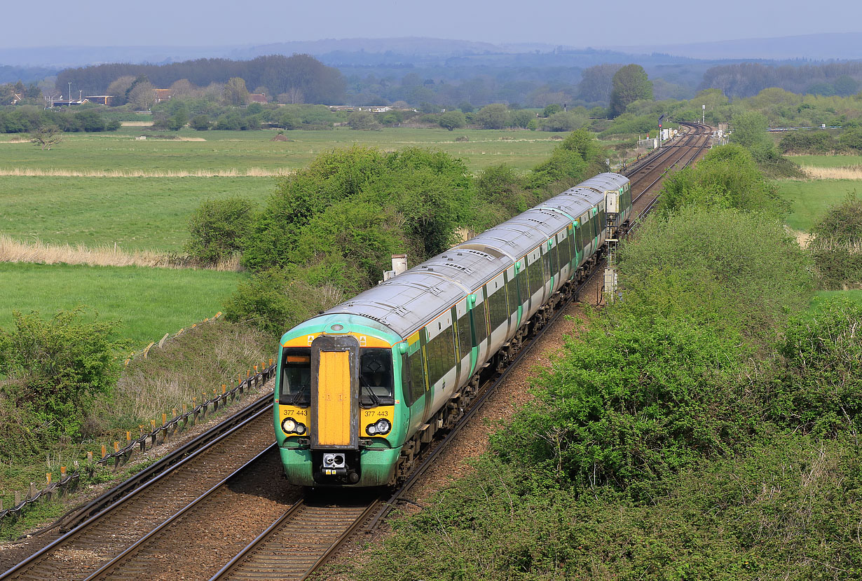 377443 & 377405 Littlehampton Junction 23 April 2022