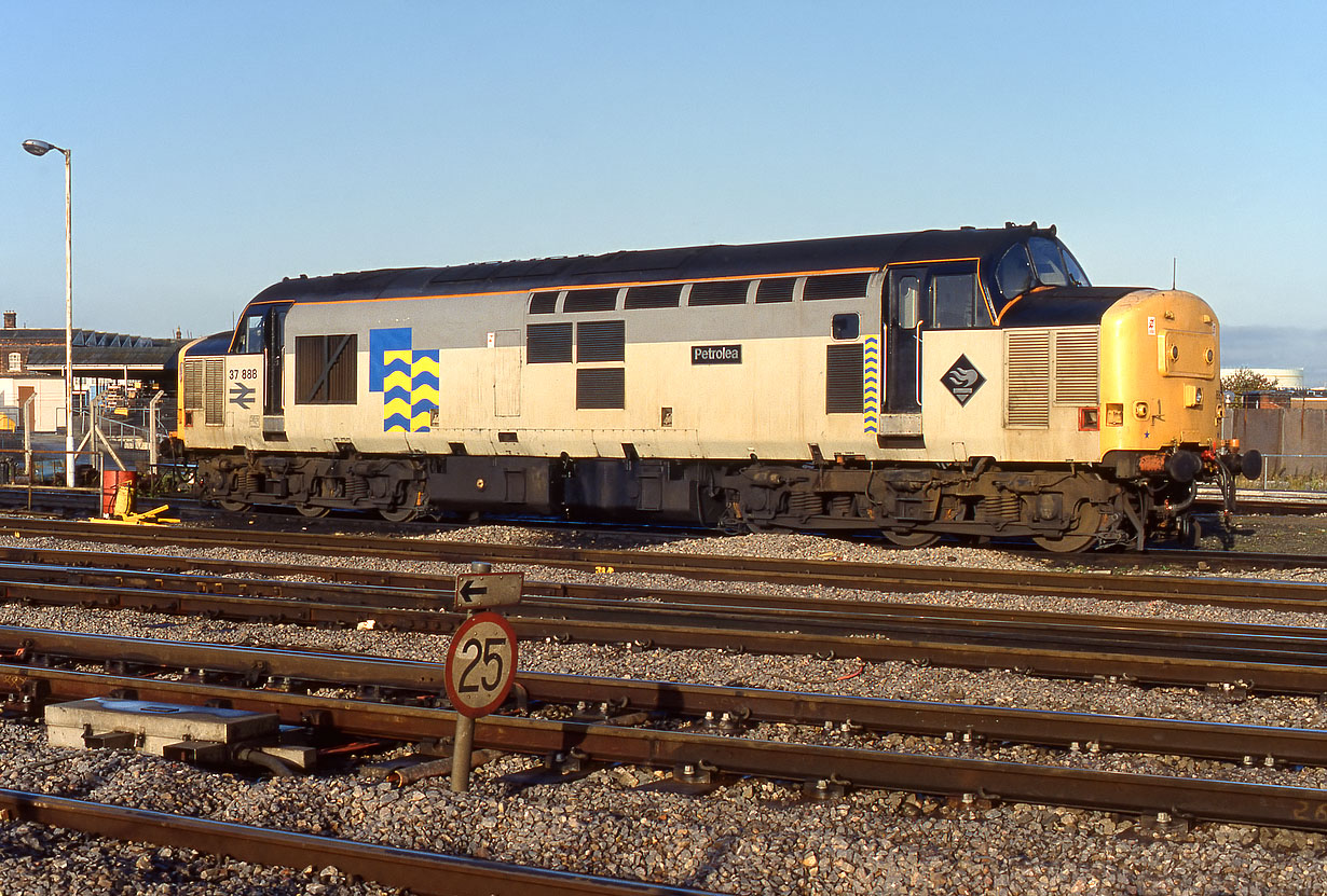 37888 Swindon 28 October 1992