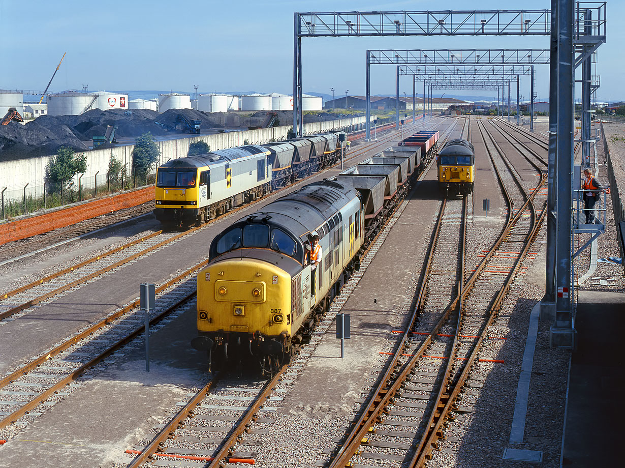 37887, 60077 & 56114 Avonmouth 25 June 1993