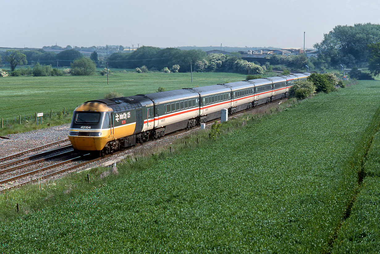 43104 Harrowden Junction 21 May 1989