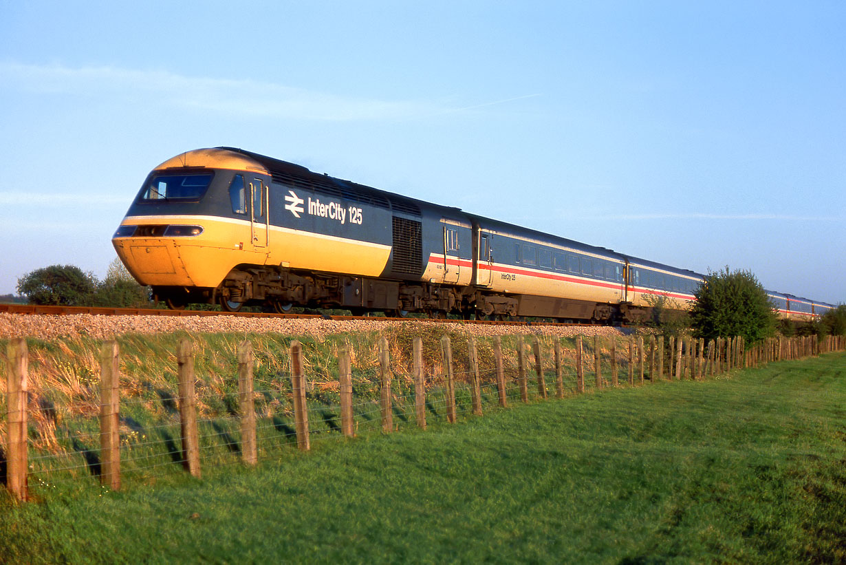 43183 Lyneham 28 April 1990