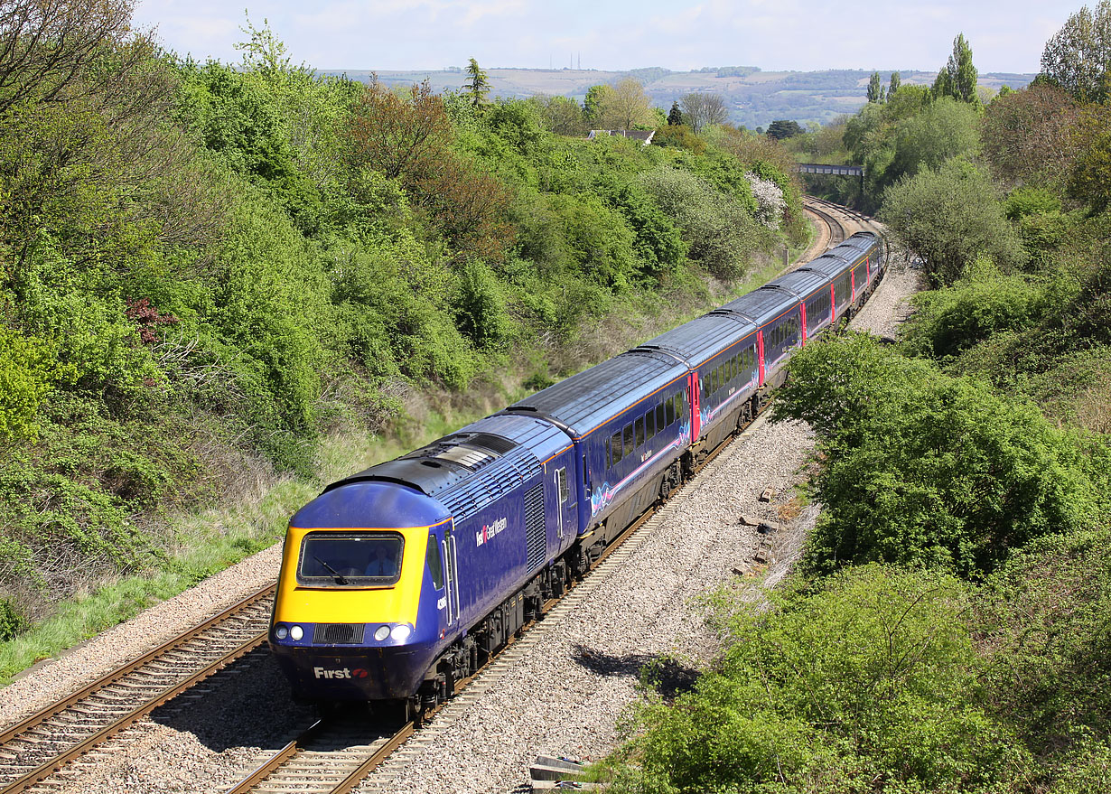 43186 Up Hatherley 4 May 2010