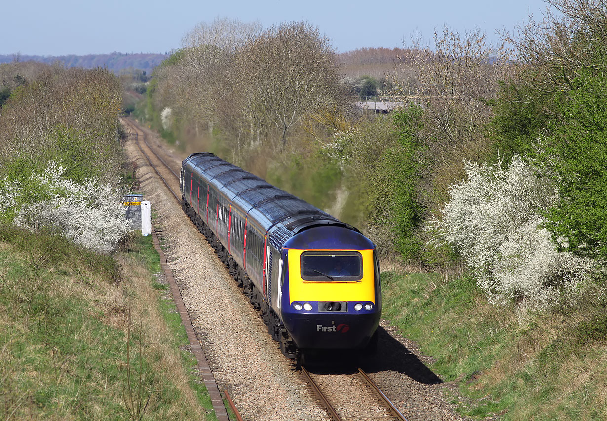 43196 Oaksey 8 April 2011