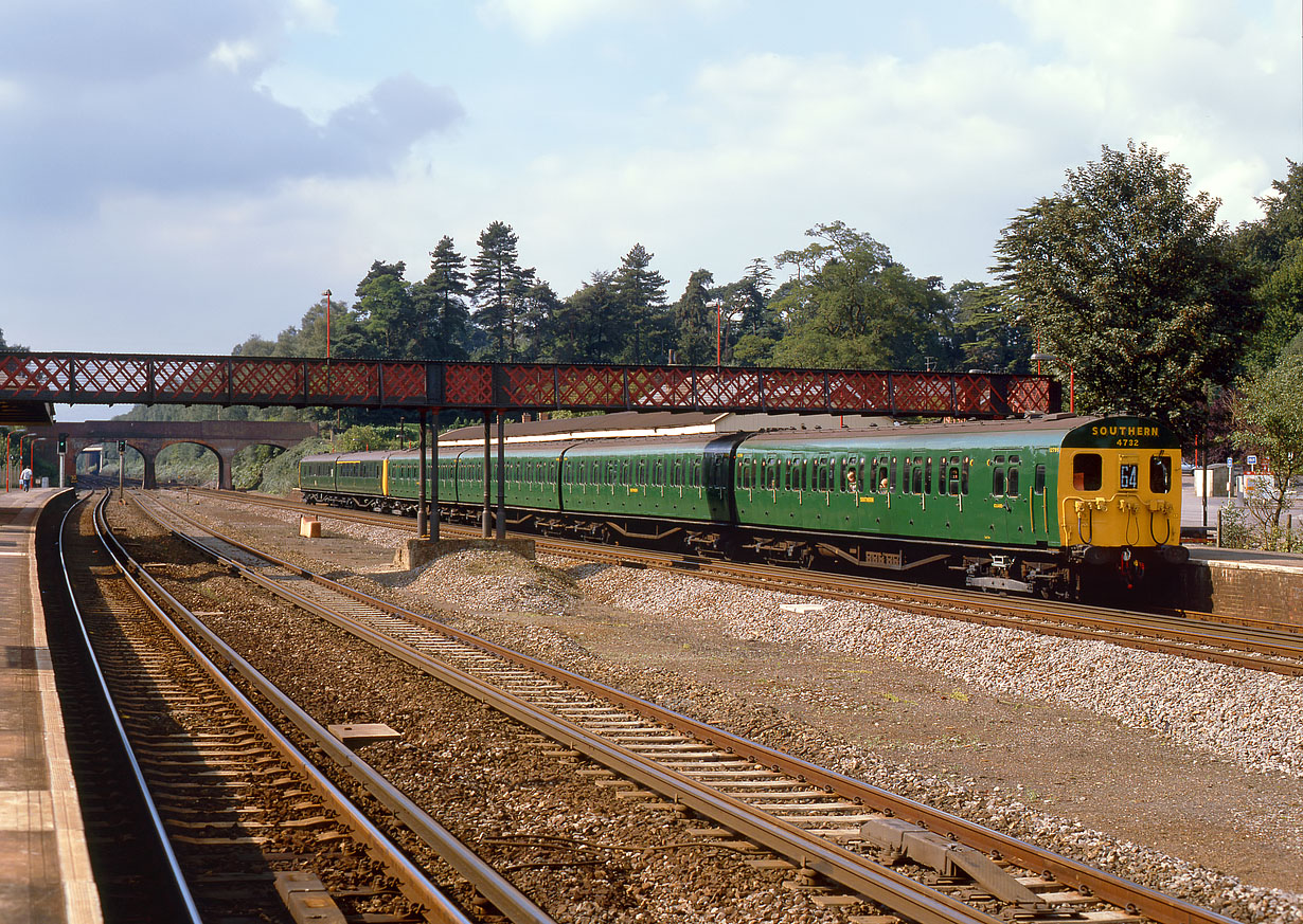 4732 & 2090 Winchfield 27 September 1987