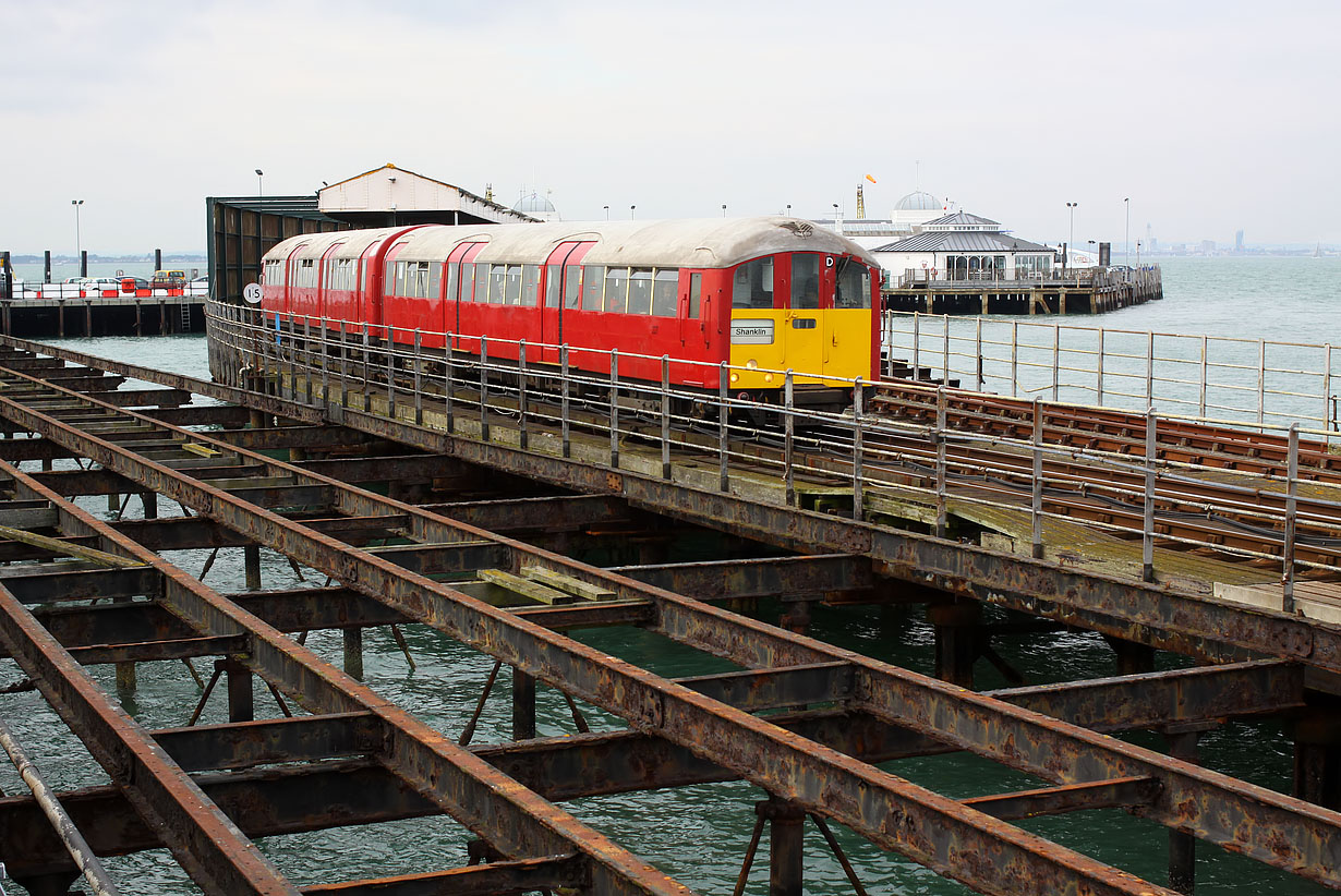 483007 Ryde Pier Head 30 May 2013