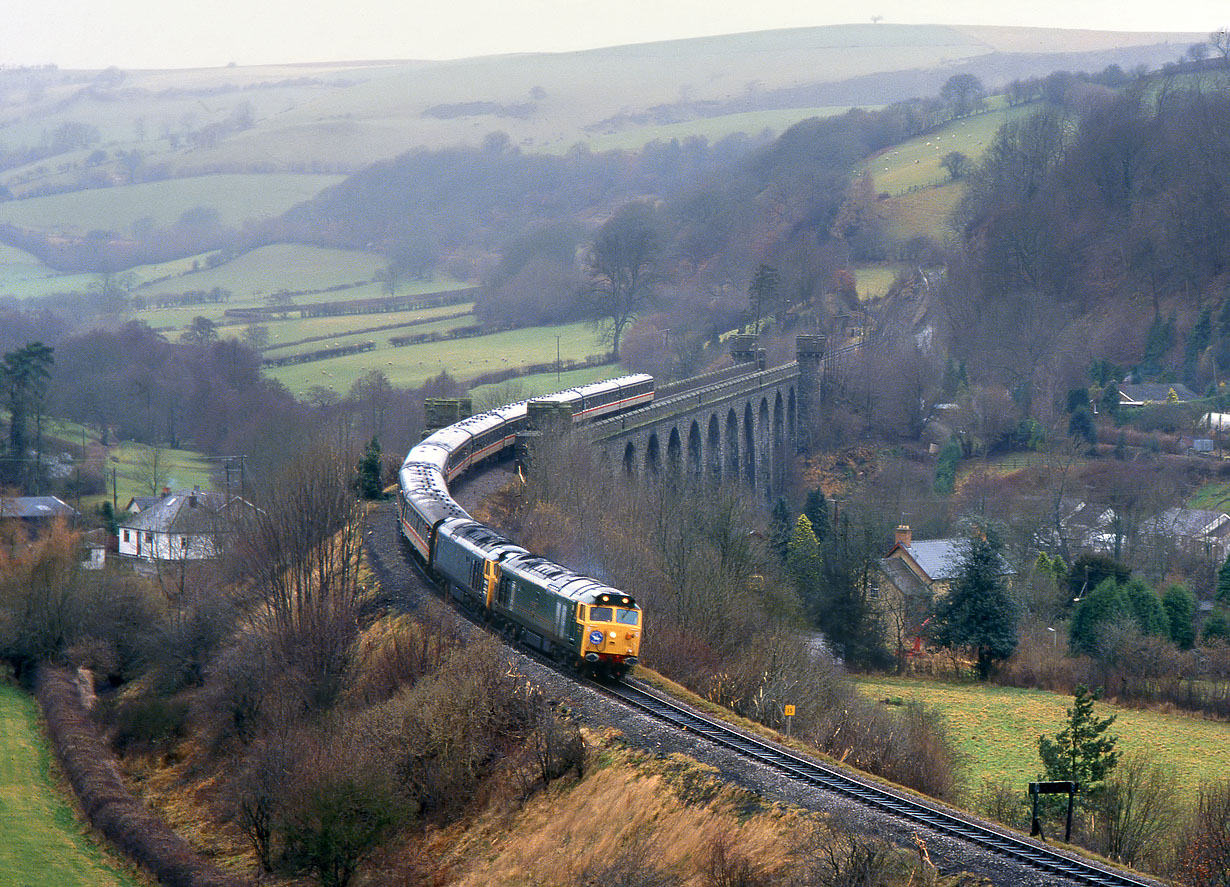 50007 & D400 Knucklas Viaduct 23 January 1993