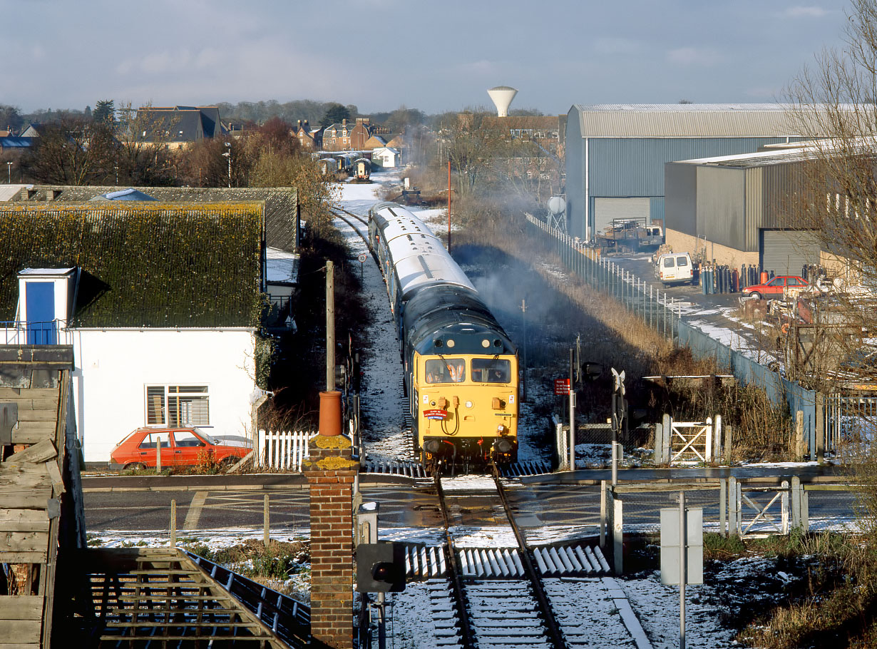 50019 Dereham 6 December 1998