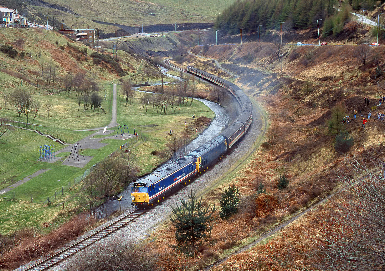 50033 & D400 Pant-y-Gog 4 April 1992