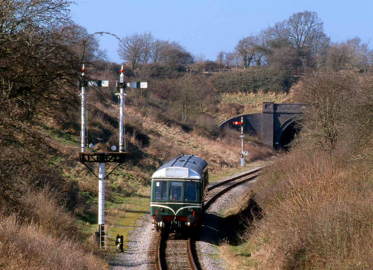 52062 & 51950 Winchcombe 12 March 2000