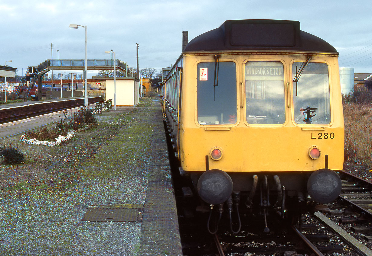 54280 & 55027 Moreton-in-Marsh 29 December 1983