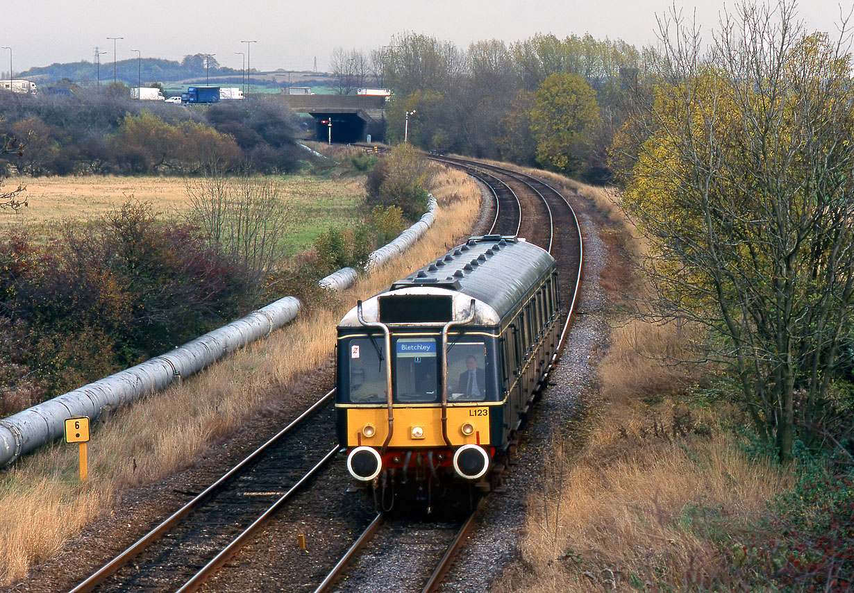 55023 Husborne Crawley 2 November 1994