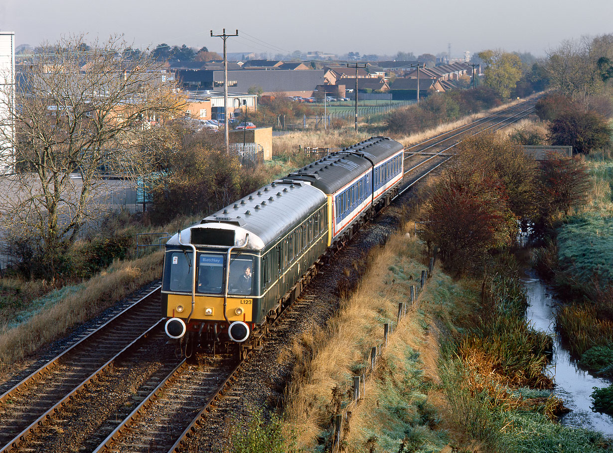 55023 & L700 Kempston 2 November 1994