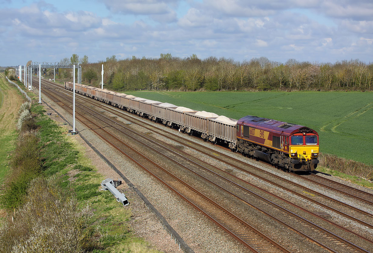 66037 Denchworth (Circourt Bridge) 27 April 2016