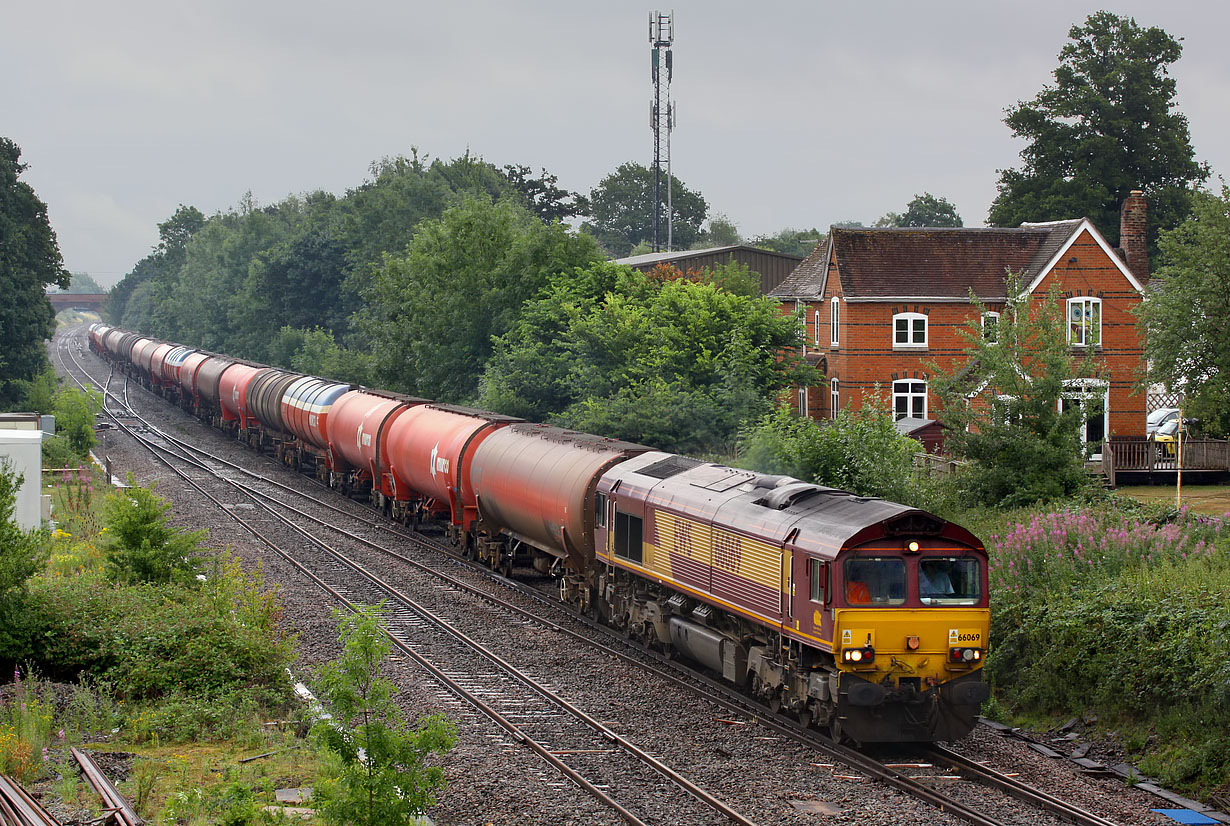 66069 Uffington 13 July 2010