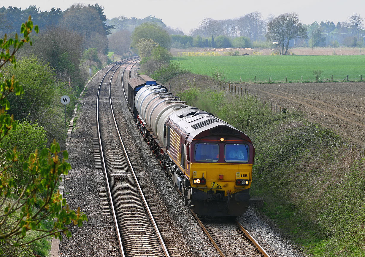 66118 Manningford Bruce 12 April 2007