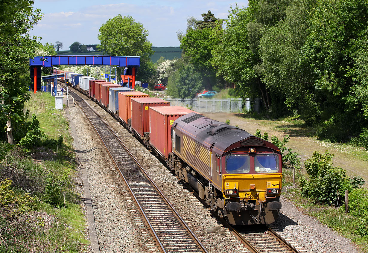 66189 Kings Sutton 28 May 2010