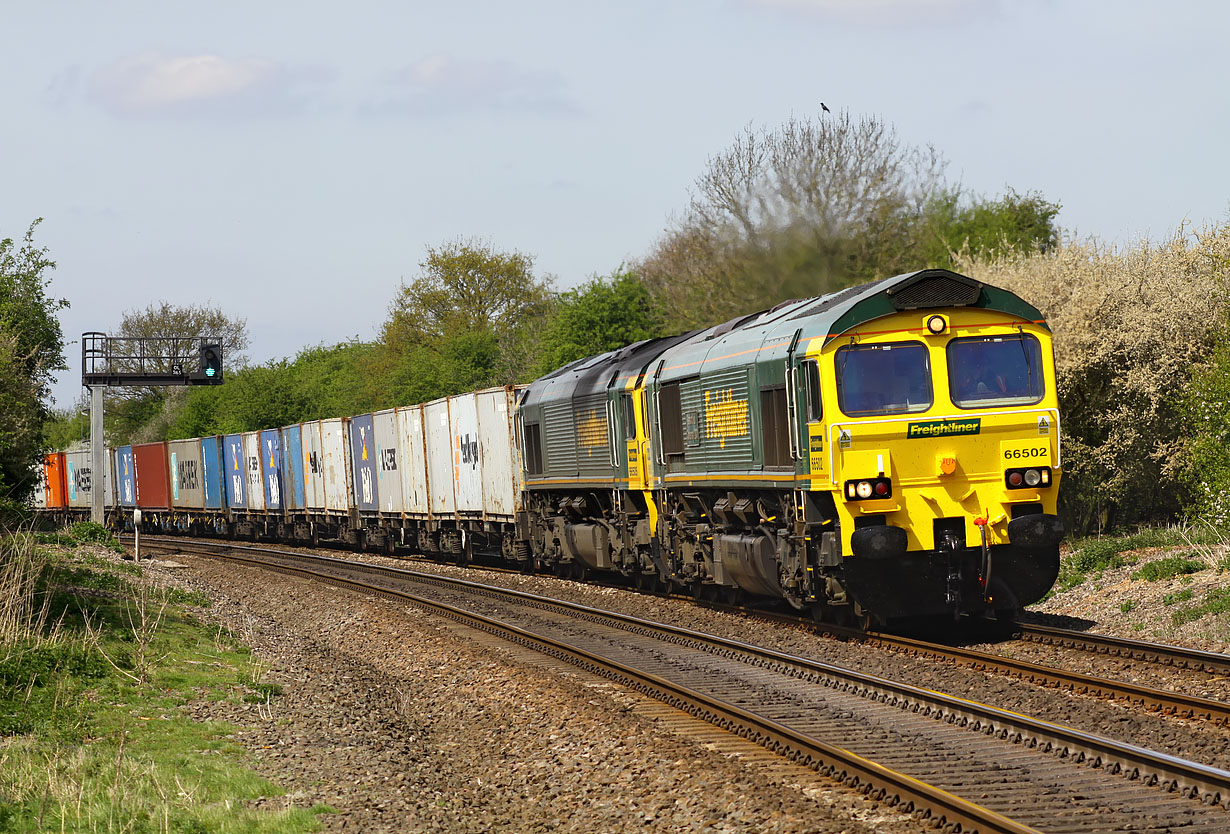 66502 & 66505 Wormleighton Crossing 22 April 2009