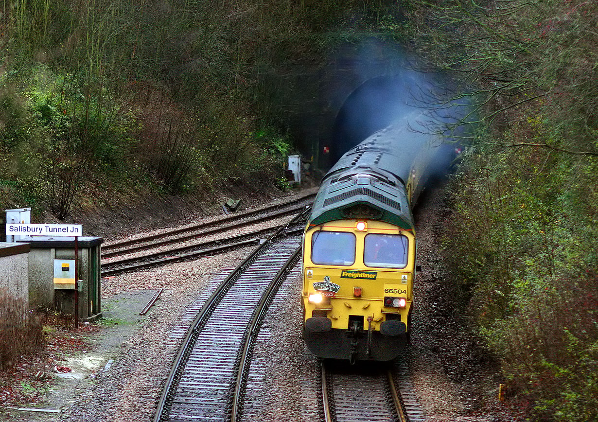 66504 Salisbury Tunnel Junction 13 December 2003