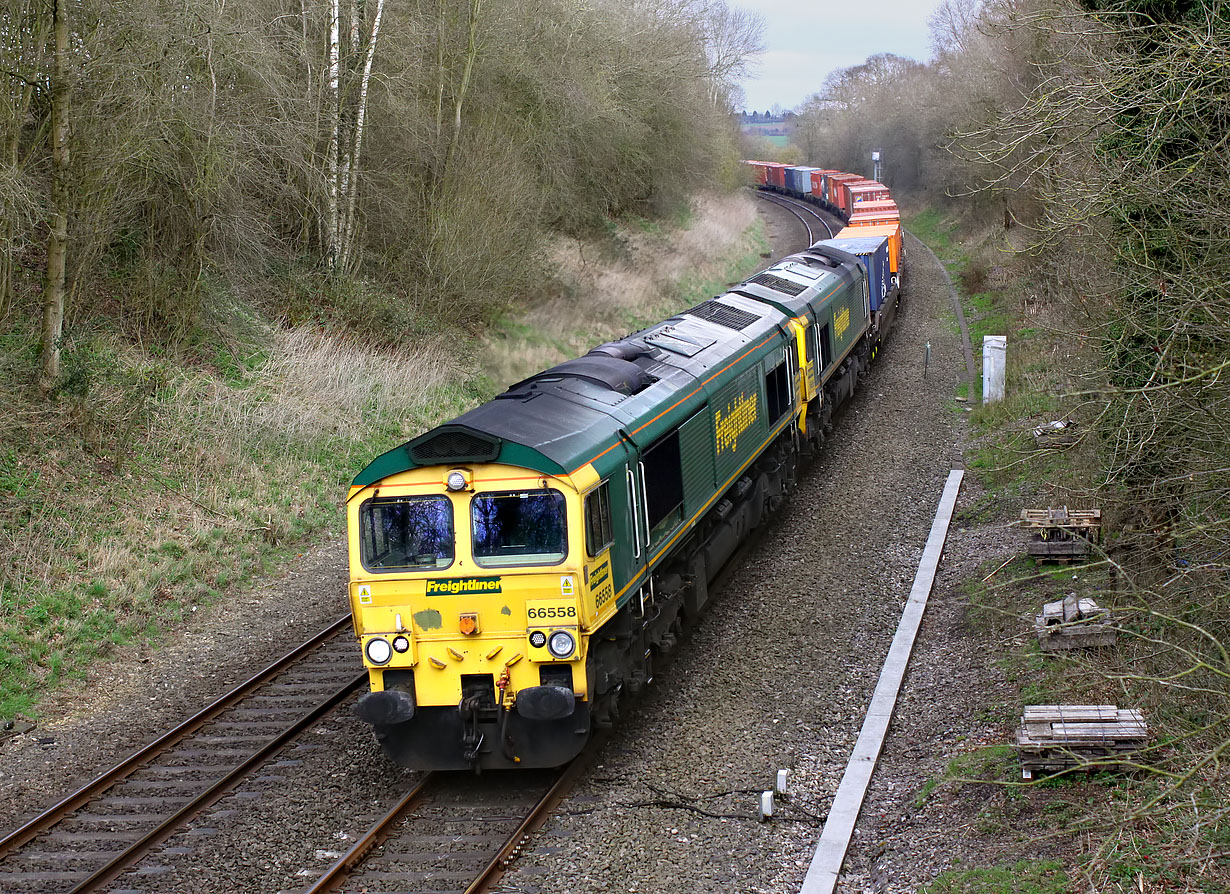 66558 & 66516 Steeple Aston 17 March 2014