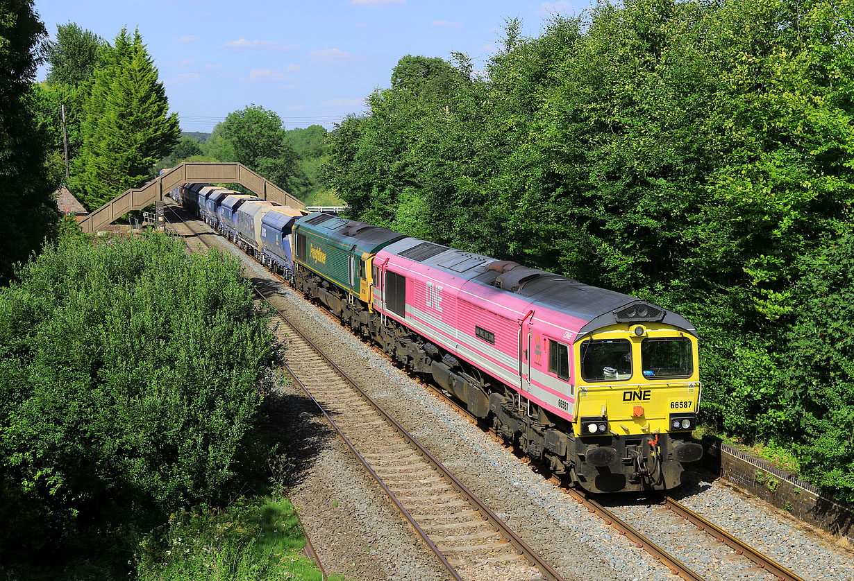 66587 & 66588 Little Bedwyn 11 July 2025