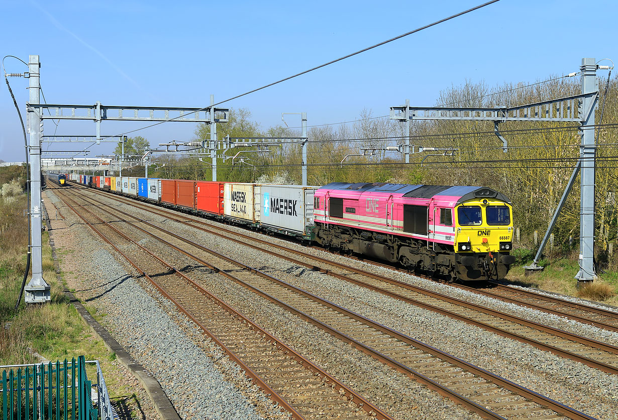 66587 Denchworth (Circourt Bridge) 19 April 2021