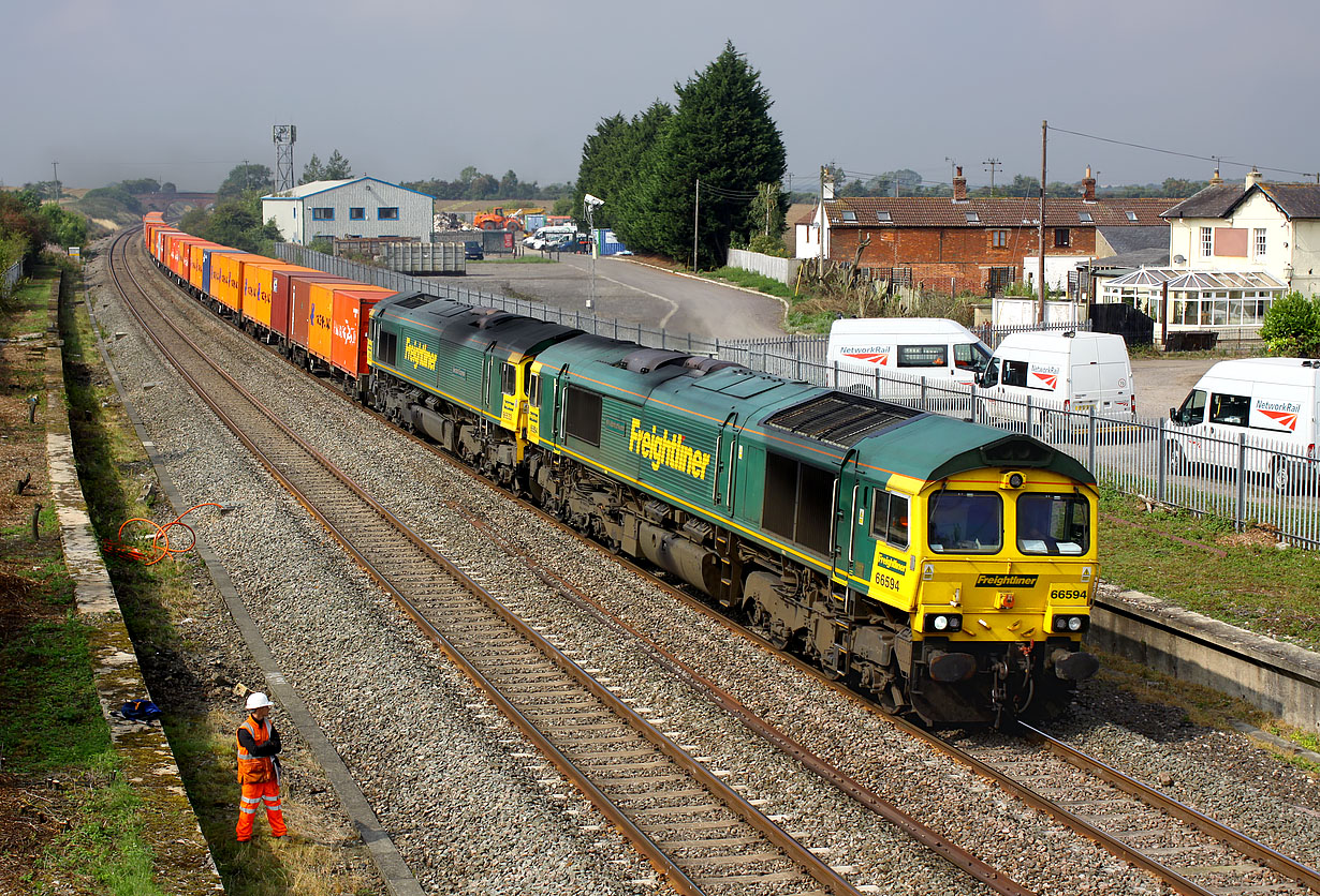 66595 & 66533 Shrivenham 4 September 2014