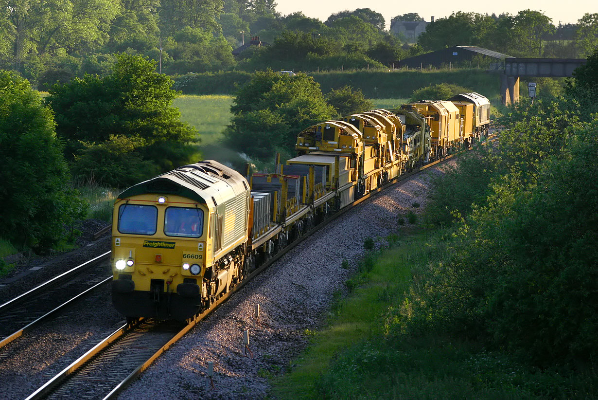 66609 Shrivenham (Ashbury Crossing) 9 June 2006