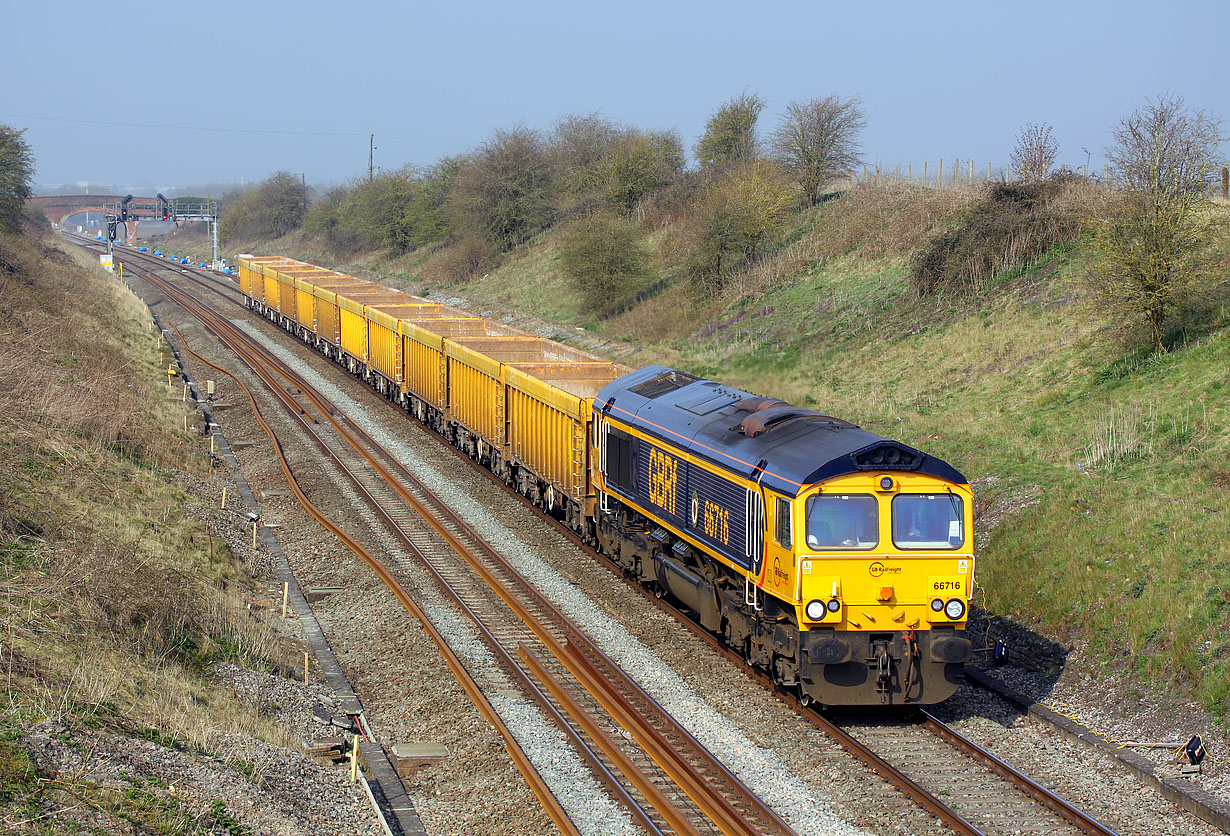 66716 Bourton 9 April 2015