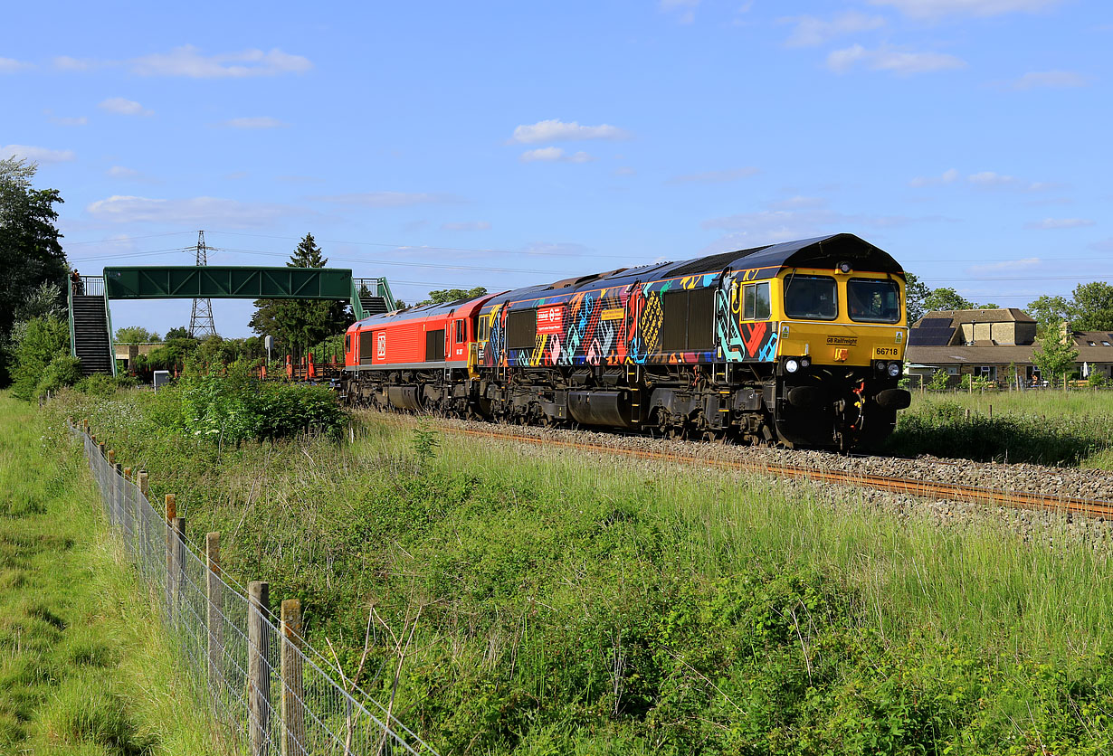 66718 & 66207 Yarnton 2 June 2025