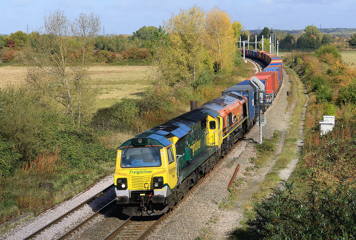 70004 & 66419 Didcot North Junction 10 October 2022