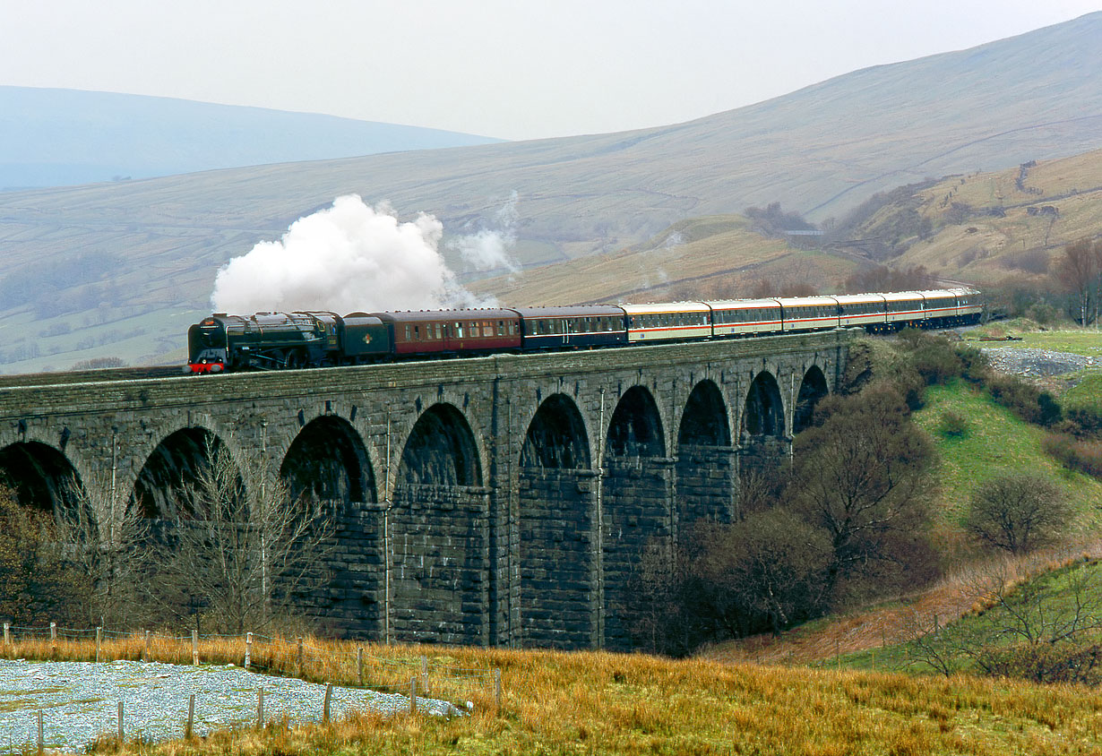 71000 Dent Head Viaduct 29 April 1995