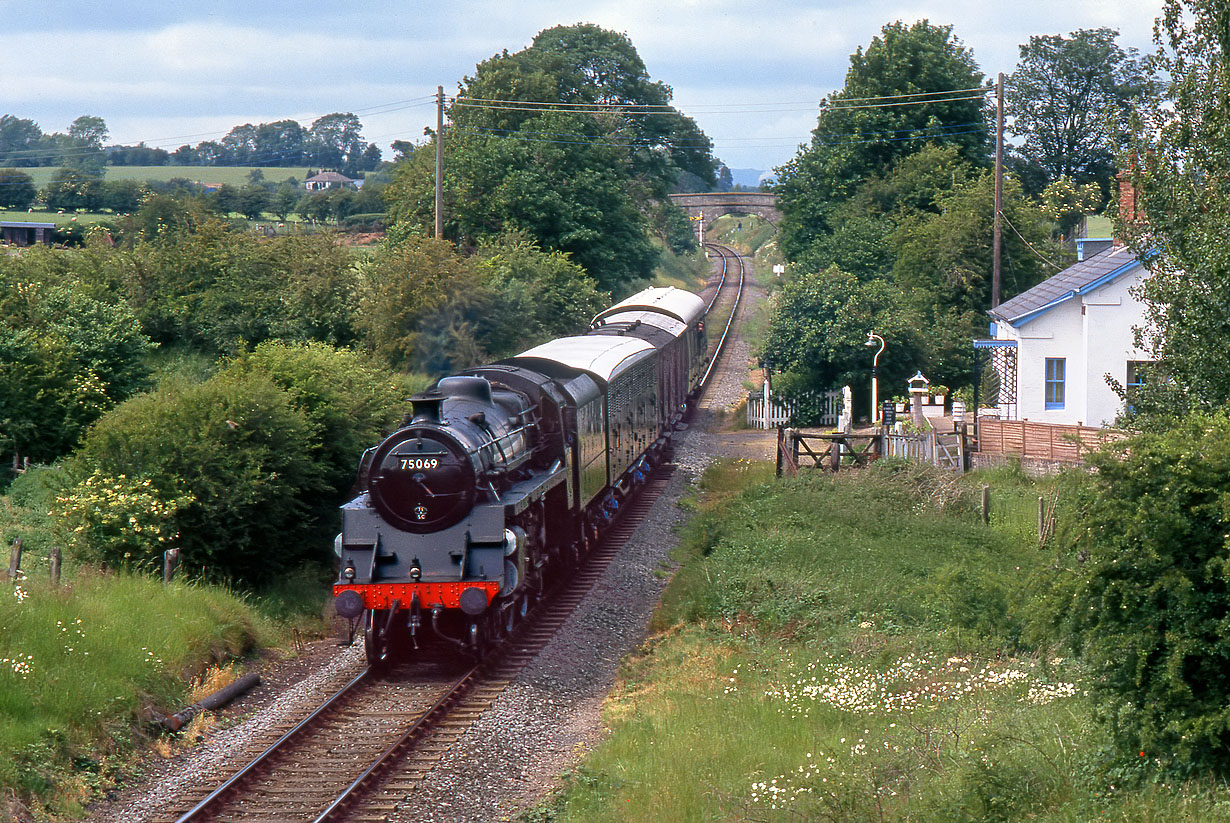 75069 Eardington 3 June 1990