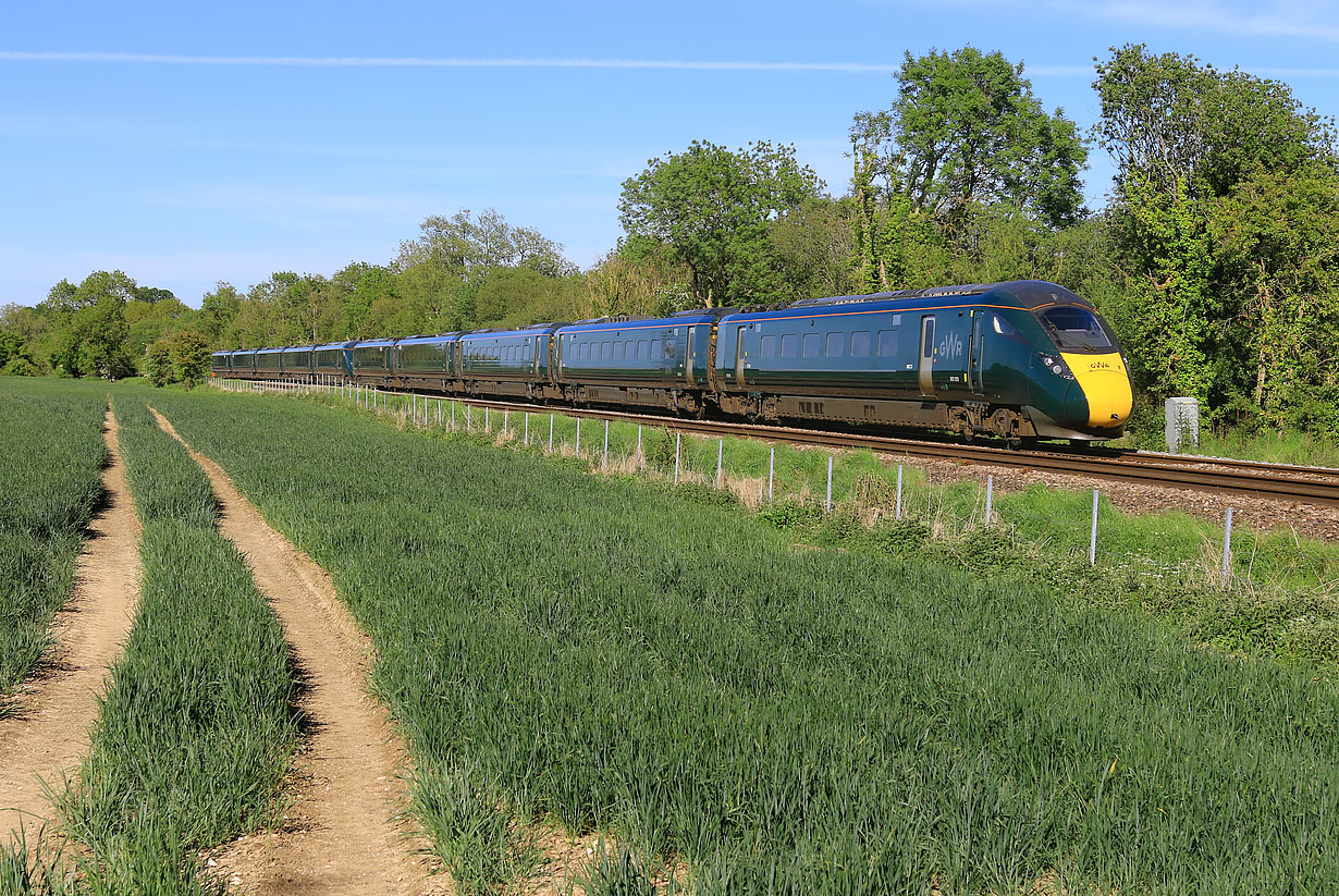 802020 & 802017 Great Bedwyn 20 May 2020