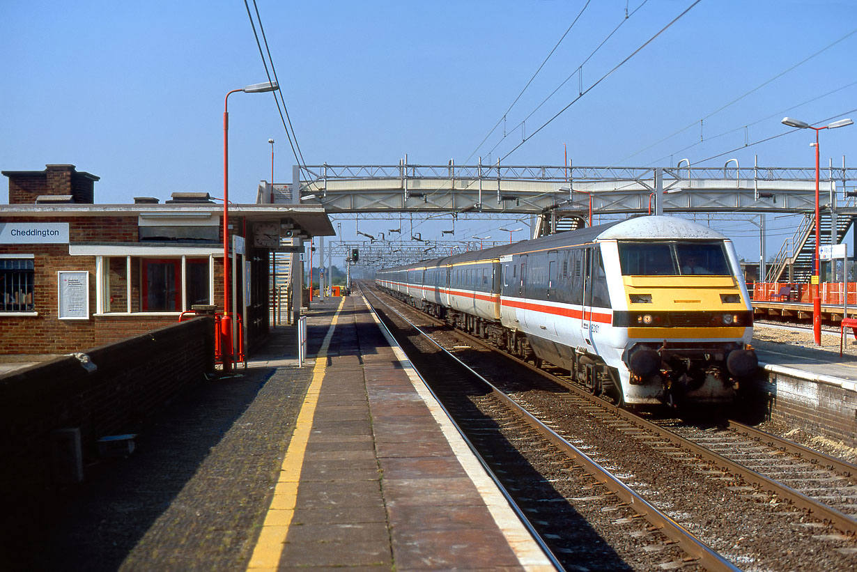 82101 Cheddington 28 April 1990