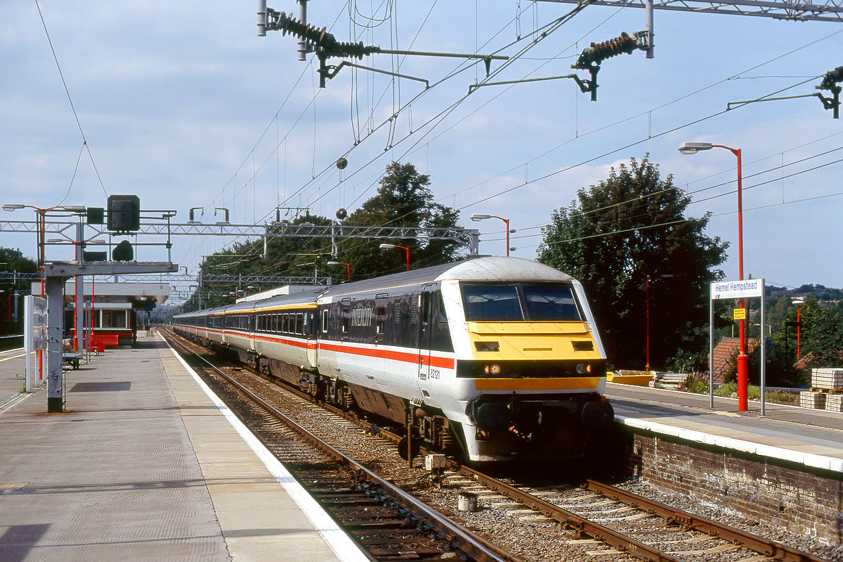 82121 Hemel Hempstead 2 September 1990