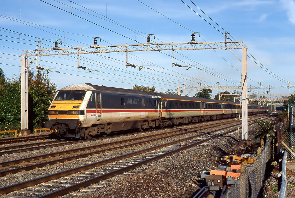 82144 Kings Langley 28 October 1995